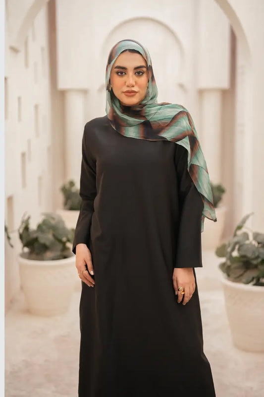 Women's black maxi dress with long sleeves – versatile and elegant fashion piece