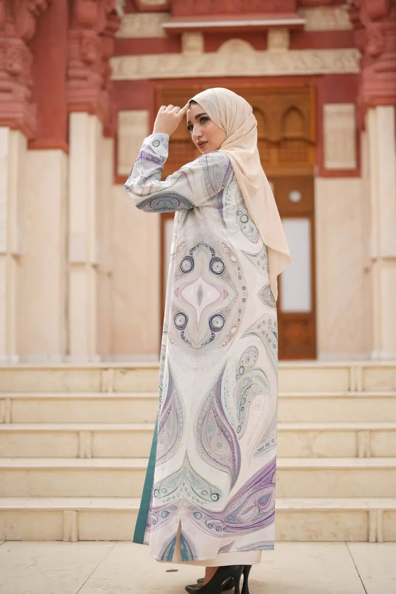 Side look of the paisley printed abaya – ideal for special occasions and daily wear
